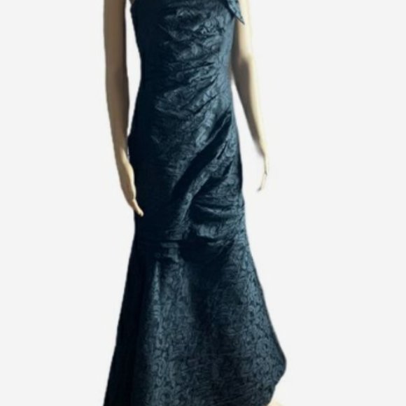 Elegant One-Shoulder Black Dress - Picture 8 of 8